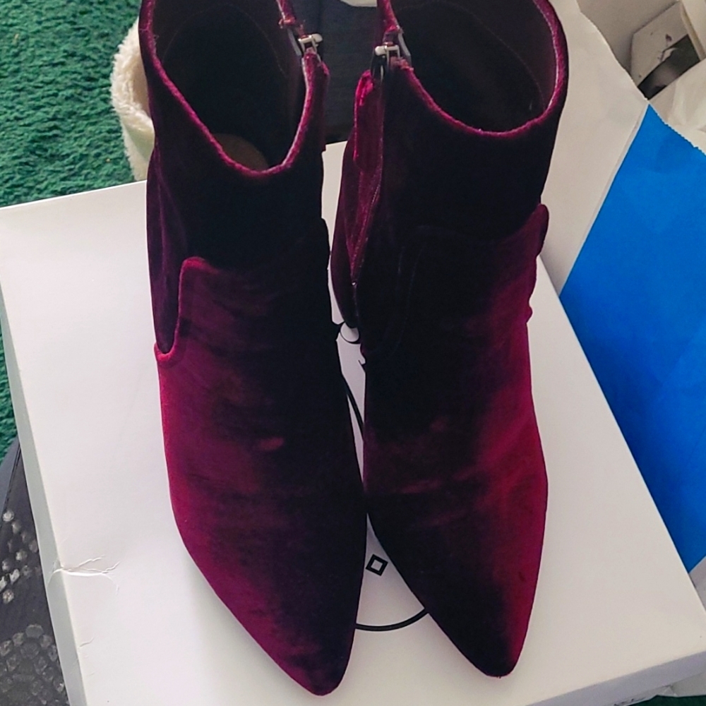 Steve Madden Jacque Velvet Boots 9